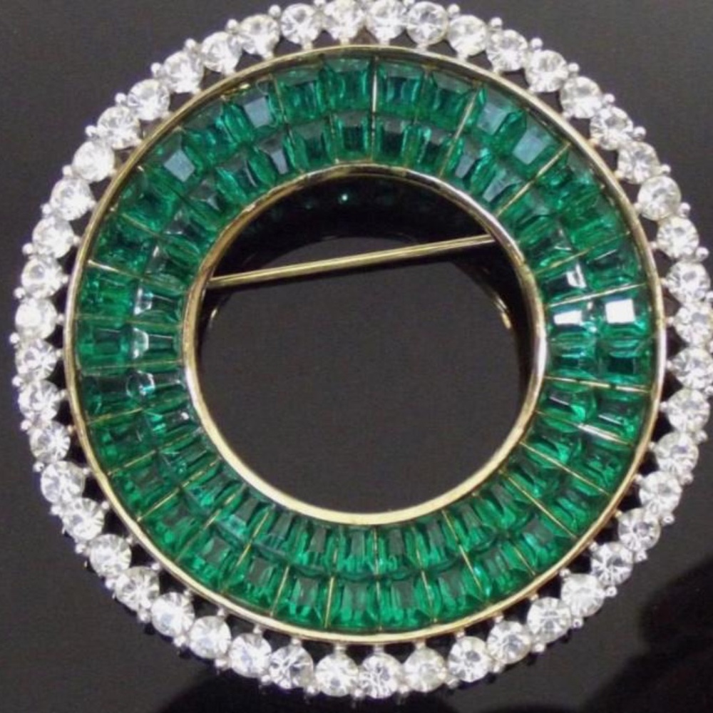 Trifari Vintage Emerald Green Rhinestone Circle Brooch - Highly Collectible
